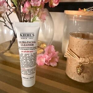 Kiehl's Ultra Facial Cleanser Travel Size 1.0fl oz/30 ml.